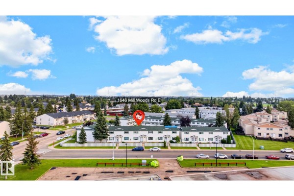 Primary Bedroom - 1646 Millwoods Rd E Nw, Edmonton, AB T6L6W4 Photo 5