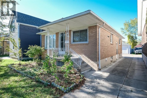 4pc Bathroom - 1647 Benjamin, Windsor, ON N8X4N7 Photo 2