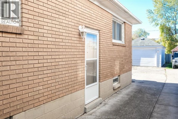 Storage - 1647 Benjamin, Windsor, ON N8X4N7 Photo 3