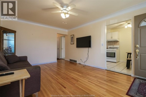 Family room - 1647 Benjamin, Windsor, ON N8X4N7 Photo 5
