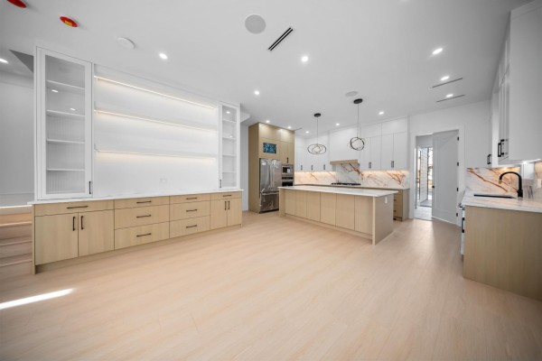 16473 20 Avenue, Surrey, BC V3Z9M9 Photo 4