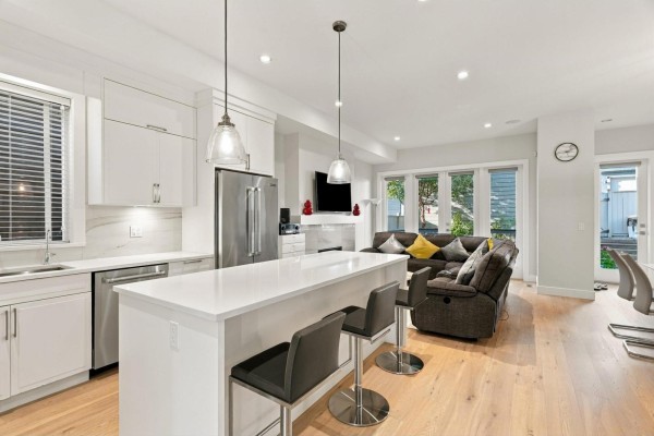 16475 21a Avenue, Surrey, BC V3Z0V5 Photo 4