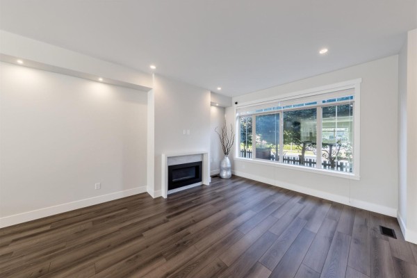 16476 24a Avenue, Surrey, BC V3Z0V8 Photo 4