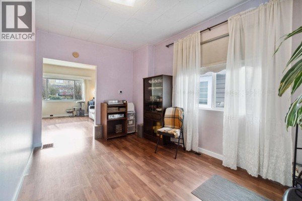 1649 Grant Street, Vancouver, BC V5L2Y4 Photo 4
