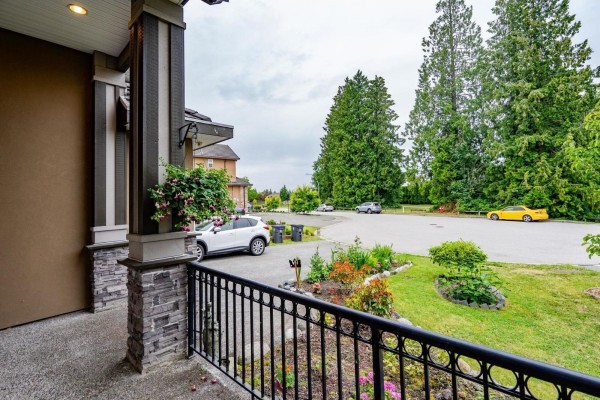 16492 104a Avenue, Surrey, BC V4N5S6 Photo 3