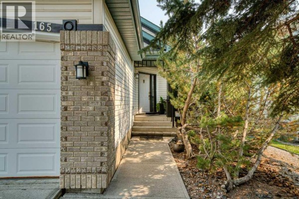 Living room - 165 Douglasview Rise Se, Calgary, AB T2Z2H8 Photo 2
