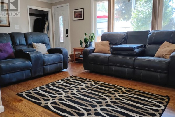 Living room - 165 Elizabeth Drive, Gananoque, ON K7G1P4 Photo 3