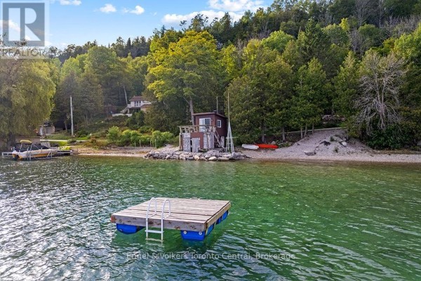 Floating dock and lakefront cabin - 165 Mallory Beach Road South Bruce Peninsula