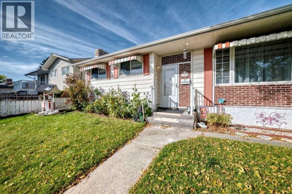 4pc Bathroom - 165 Marbrooke Circle Ne, Calgary, AB T2A2W4 Photo 4
