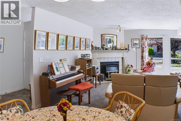 Family room - 1650 Midgard Ave, Saanich, BC V8P2Y3 Photo 5