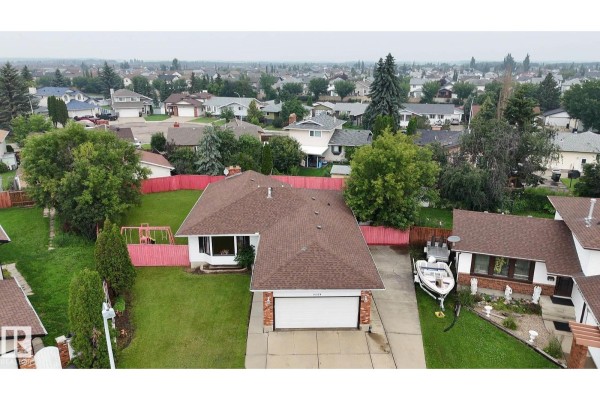 Kitchen - 16524 116 St Nw, Edmonton, AB T5X3T8 Photo 2