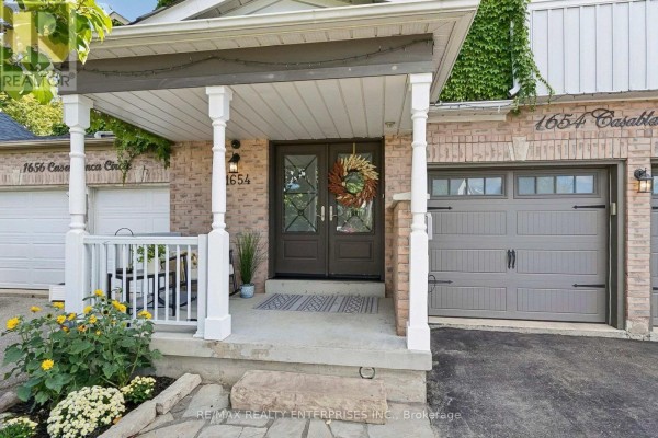 Living room - 1654 Casablanca Circle, Mississauga, ON L5N8G2 Photo 2