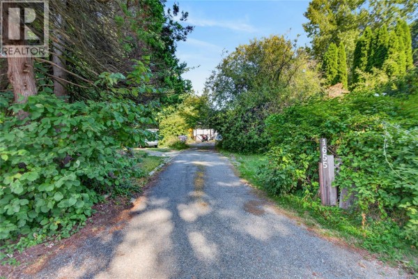 1655 15th St, Courtenay, BC, photo 2