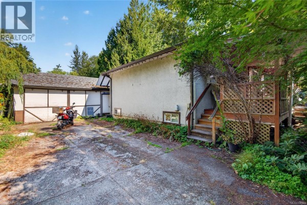 Family room - 1655 15th St, Courtenay, BC V9N2C3 Photo 5