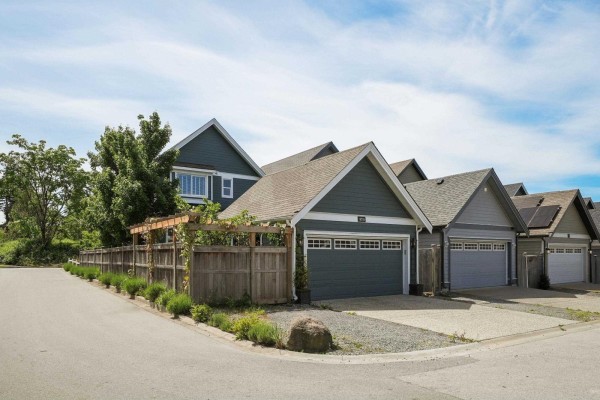 16555 25 Avenue, Surrey, BC V3Z0S2 Photo 2