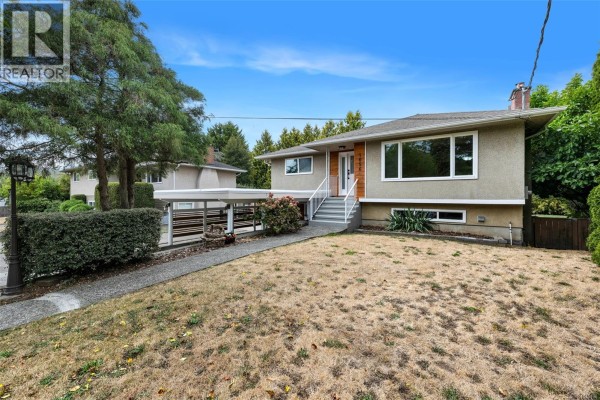 1656 Stanhope Pl, Saanich, BC, photo 2