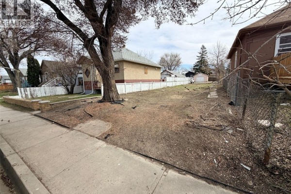 1657 Toronto Street, Regina, SK S4P1M3 Photo 3