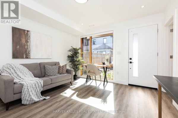 Living room - 165r Wychwood Avenue, Toronto, ON M6C2T4 Photo 5