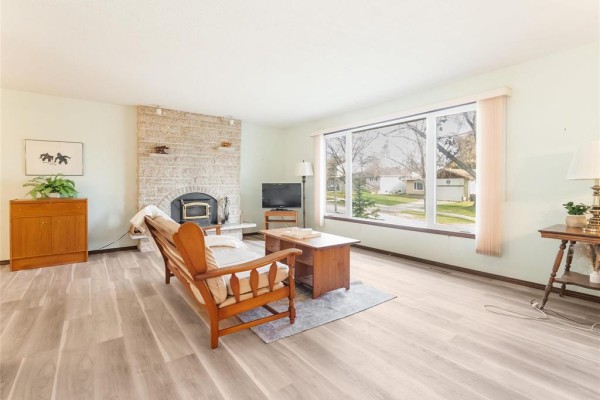 Dining room - 166 Barker Boulevard, Winnipeg, MB R3R2G2 Photo 5