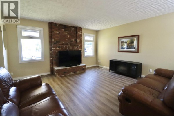 Living room - 166 Elgin Place, Prince George, BC V2M6X4 Photo 2