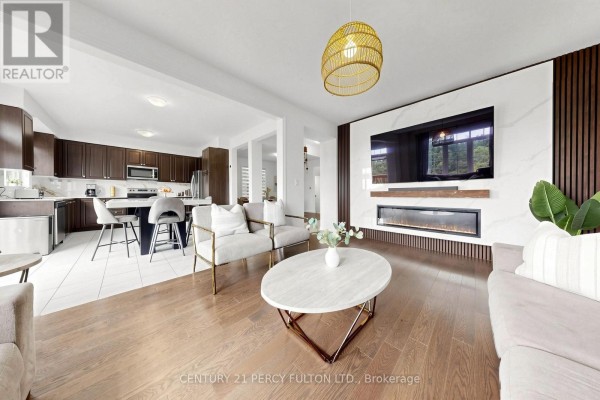 Great room - 166 Ferragine Crescent, Bradford West Gwillimbury, ON L3Z4K1 Photo 4