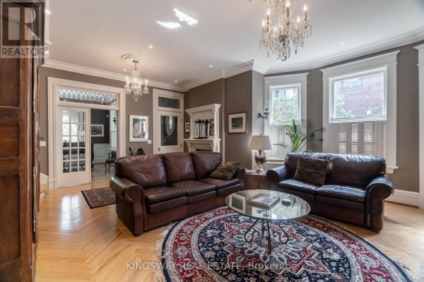 Games room - 166 High Park Avenue, Toronto, ON M6P2S4 Photo 5