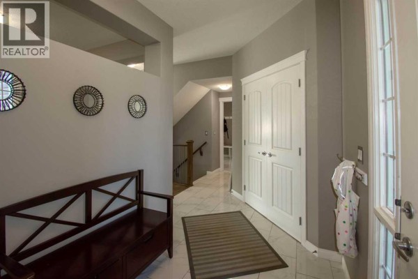 Living room - 166 Nolancliff Crescent Nw, Calgary, AB T3R0J4 Photo 4