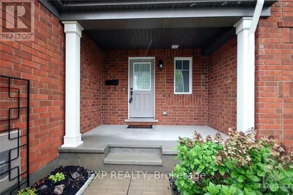 Living room - 166 Soleil Avenue, Ottawa, ON K4A0V9 Photo 2
