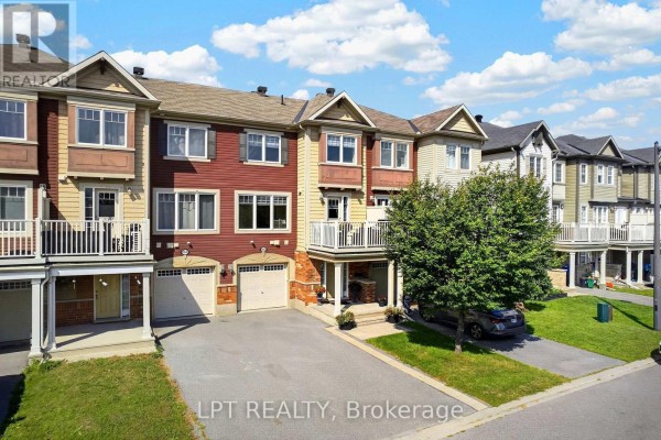 Kitchen - 166 Sunshine Crescent, Ottawa, ON K4A0V3 Photo 2