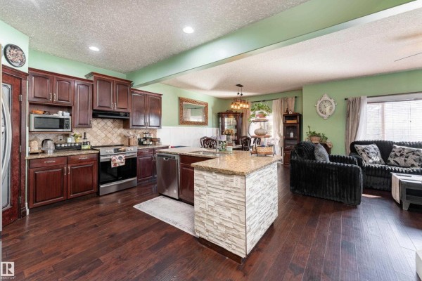 16613 58a St Nw, Edmonton, AB, photo 3