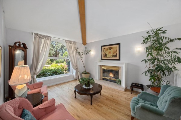 16614 Cherryhill Crescent, Surrey, BC V2W0A8 Photo 3