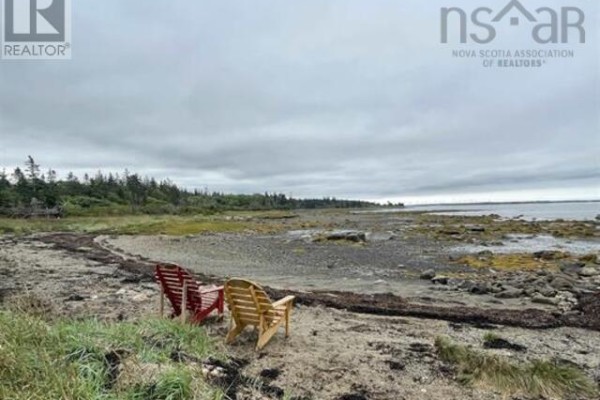 Family room - 1663 Highway 3, East Pubnico, NS B0W2A0 Photo 5