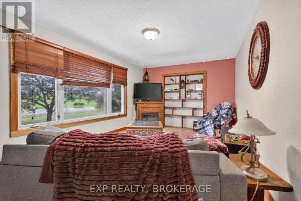 Foyer - 1664 Wallbridge Loyalist Road, Quinte West, ON K8N4Z5 Photo 5