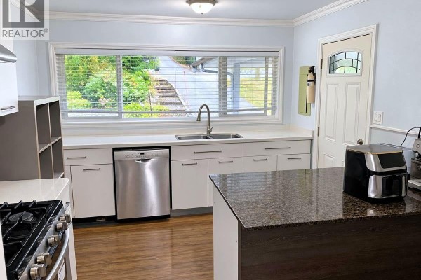 1665 Queens Ave Avenue, West Vancouver, BC V7V2X5 Photo 4