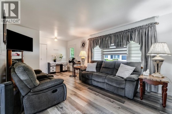 Family room - 1665 Regent Street, Ruthven, ON N0P2G0 Photo 5