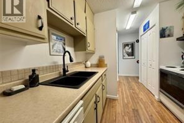 Den - 1665 Ufton Court Unit# 218, Kelowna, BC V1Y8G7 Photo 4