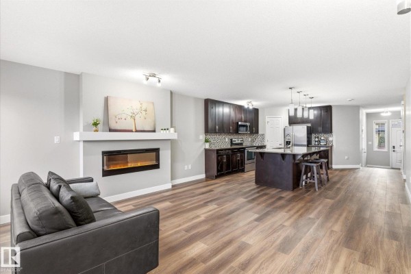 Kitchen - 1668 Chapman Wy Sw, Edmonton, AB T6W0Y5 Photo 3
