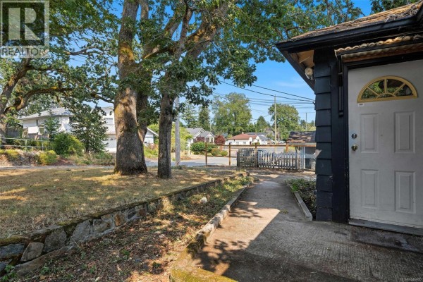 1669 Kisber Ave, Saanich, BC, photo 2