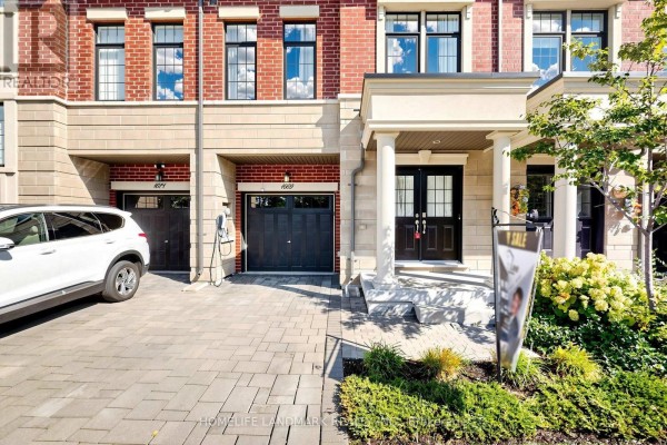 Living room - 1669 Vellore Crescent, Mississauga, ON L5G0C3 Photo 2