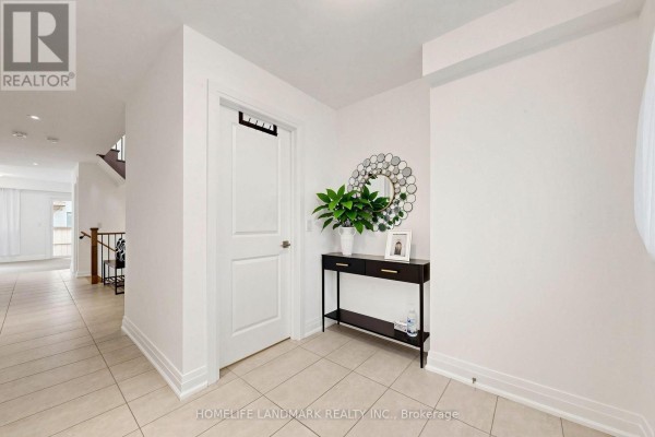 Kitchen - 1669 Vellore Crescent, Mississauga, ON L5G0C3 Photo 3