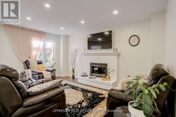 Den - 167 Covent Crescent, Aurora, ON L4G6P9 Photo 2