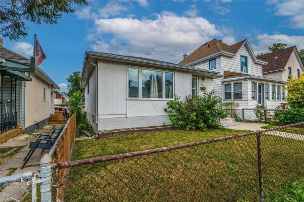 Kitchen - 167 Hespeler Avenue, Winnipeg, MB R2L0L5 Photo 4