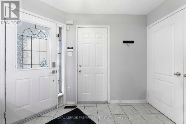Kitchen - 167 Parktree Drive, Vaughan, ON L6A2W5 Photo 3