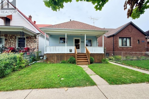 1670 Albert Road, Windsor