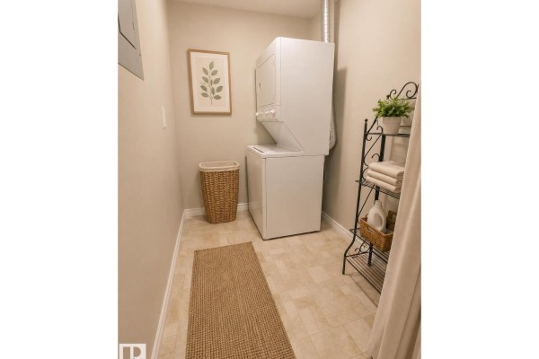 Kitchen - #204 16715 100 Av Nw Nw, Edmonton, AB T5P4Z5 Photo 3