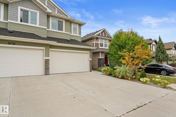 Kitchen - 16718 64 St Nw, Edmonton, AB T5Y3P8 Photo 3