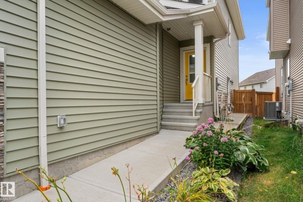 Primary Bedroom - 16718 64 St Nw, Edmonton, AB T5Y3P8 Photo 4