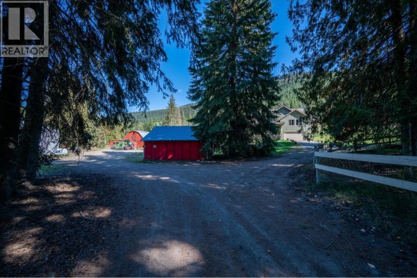 Den - 1672 Chase Falkland Road, Chase, BC V0E1M1 Photo 3