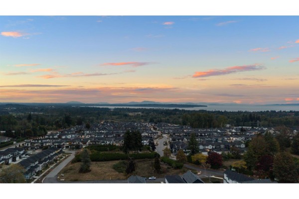 16734 20 Avenue, Surrey, BC V3Z9M9 Photo 4