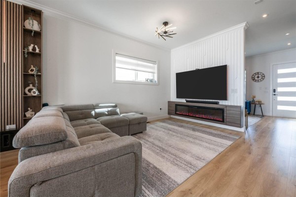 16737 15a Avenue, Surrey, BC V3S9X7 Photo 5